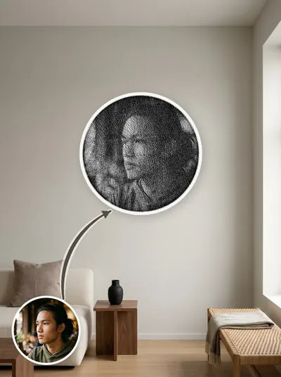 Tranh chỉ chân dung khung tròn 50cm, đặt cạnh ảnh gốc để so sánh — mẫu 188